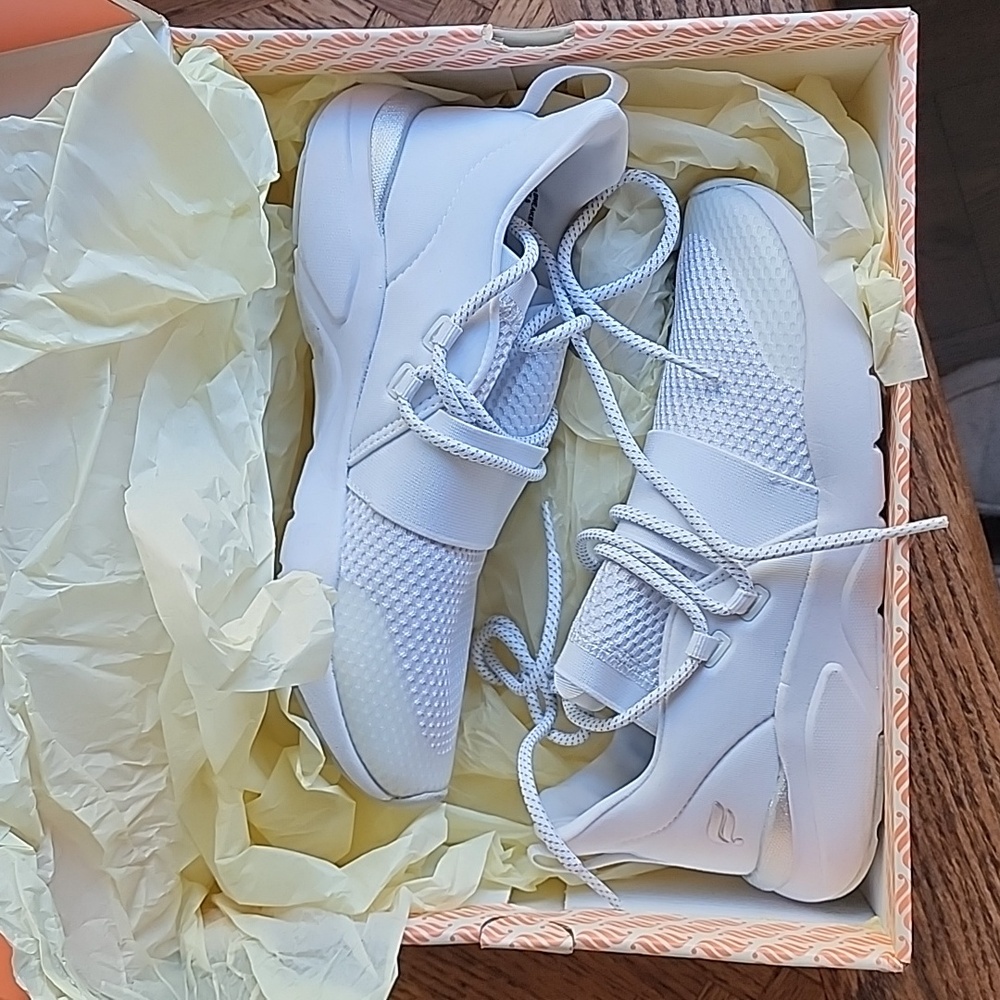 Fabletics Zuma studio sneaker